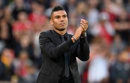 Cựu sao Liverpool chê Casemiro, Rio Ferdinand lên tiếng đáp trả